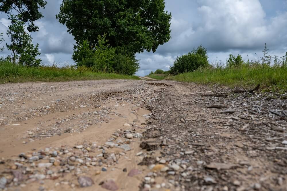 Driving on gravel roads can be risky