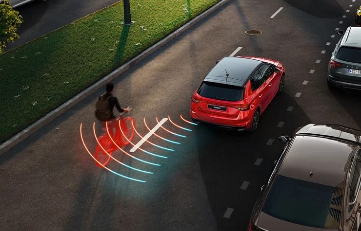 Side Assist and Park Assist features of Skoda Fabia Monte Carlo